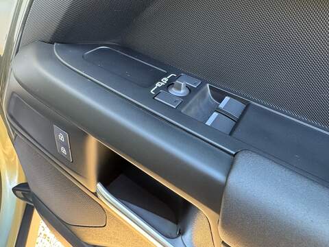 Land Rover Defender 90 3.0 D250 MHEV S Hard Top SUV 3dr Diesel Auto 4WD SWB Euro 6 (s/s) (250 ps) - U10004512