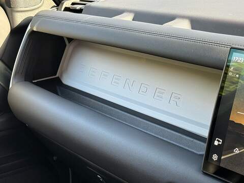 Land Rover Defender 90 3.0 D250 MHEV S Hard Top SUV 3dr Diesel Auto 4WD SWB Euro 6 (s/s) (250 ps) - U10004512