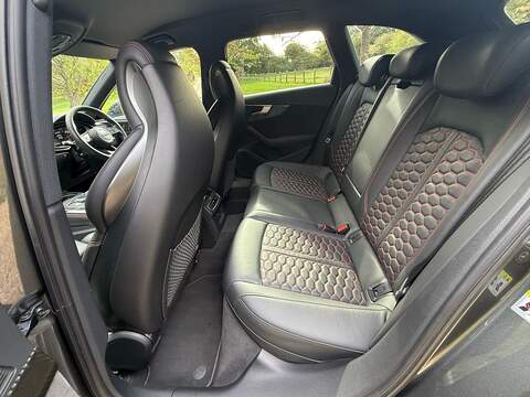 Audi RS4 Avant 2.9 TFSI V6 Carbon Edition Estate 5dr Petrol Tiptronic quattro Euro 6 (s/s) (450 ps) - U10004519