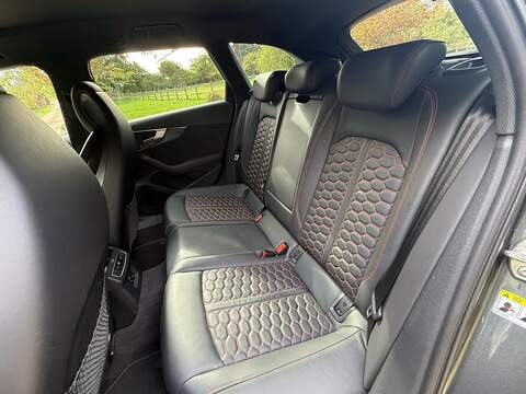 Audi RS4 Avant 2.9 TFSI V6 Carbon Edition Estate 5dr Petrol Tiptronic quattro Euro 6 (s/s) (450 ps) - U10004519