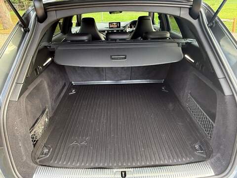 Audi RS4 Avant 2.9 TFSI V6 Carbon Edition Estate 5dr Petrol Tiptronic quattro Euro 6 (s/s) (450 ps) - U10004519