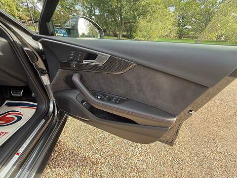 Audi RS4 Avant 2.9 TFSI V6 Carbon Edition Estate 5dr Petrol Tiptronic quattro Euro 6 (s/s) (450 ps) - U10004519