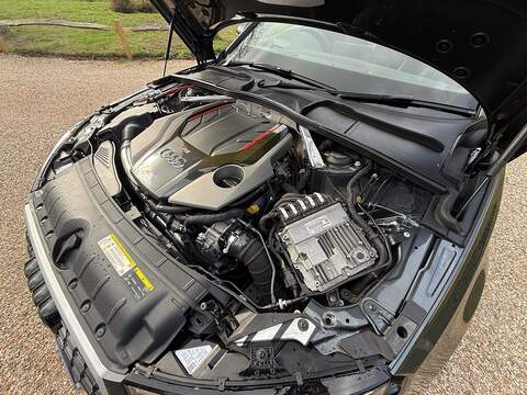 Audi RS4 Avant 2.9 TFSI V6 Carbon Edition Estate 5dr Petrol Tiptronic quattro Euro 6 (s/s) (450 ps) - U10004519