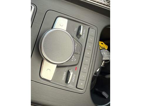 Audi RS4 Avant 2.9 TFSI V6 Carbon Edition Estate 5dr Petrol Tiptronic quattro Euro 6 (s/s) (450 ps) - U10004519