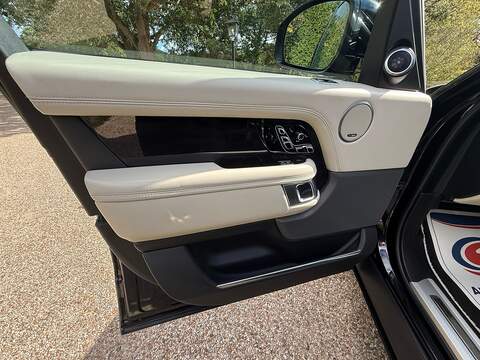 Land Rover Range Rover 3.0 SD V6 Autobiography SUV 5dr Diesel Auto 4WD Euro 6 (s/s) (275 ps) - U10004522