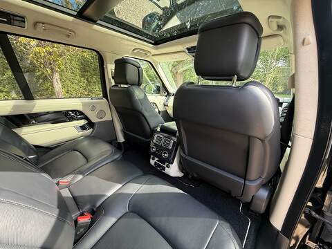 Land Rover Range Rover 3.0 SD V6 Autobiography SUV 5dr Diesel Auto 4WD Euro 6 (s/s) (275 ps) - U10004522