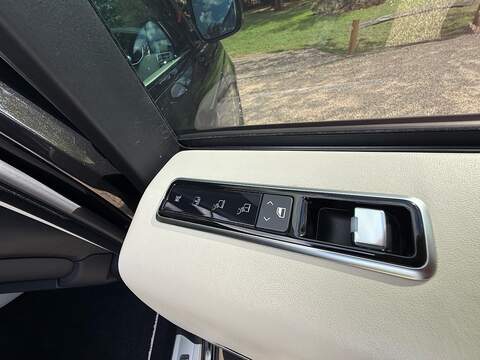 Land Rover Range Rover 3.0 SD V6 Autobiography SUV 5dr Diesel Auto 4WD Euro 6 (s/s) (275 ps) - U10004522