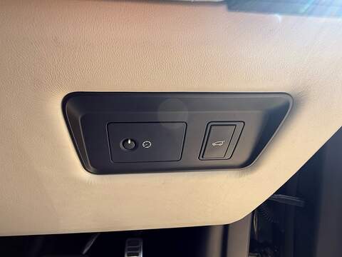 Land Rover Range Rover 3.0 SD V6 Autobiography SUV 5dr Diesel Auto 4WD Euro 6 (s/s) (275 ps) - U10004522