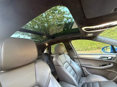 Porsche Macan 3.6T V6 Turbo SUV 5dr Petrol PDK 4WD Euro 6 (s/s) (400 ps) - U10004527