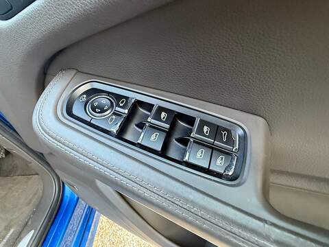 Porsche Macan 3.6T V6 Turbo SUV 5dr Petrol PDK 4WD Euro 6 (s/s) (400 ps) - U10004527