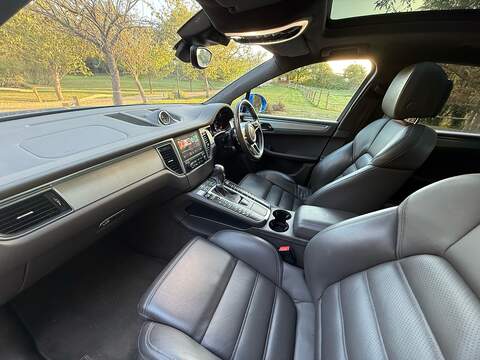 Porsche Macan 3.6T V6 Turbo SUV 5dr Petrol PDK 4WD Euro 6 (s/s) (400 ps) - U10004527