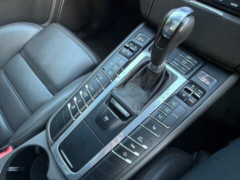 Porsche Macan 3.6T V6 Turbo SUV 5dr Petrol PDK 4WD Euro 6 (s/s) (400 ps) - U10004527