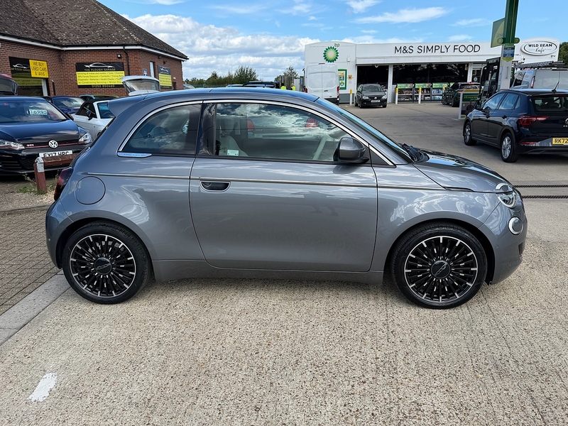 Fiat 500e 42kWh La Prima Hatchback 3dr Electric Auto (118 ps) - U10004528