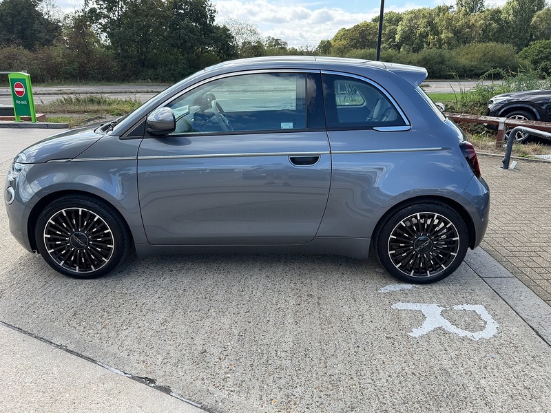 Fiat 500e 42kWh La Prima Hatchback 3dr Electric Auto (118 ps) - U10004528