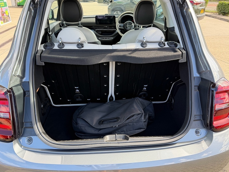 Fiat 500e 42kWh La Prima Hatchback 3dr Electric Auto (118 ps) - U10004528