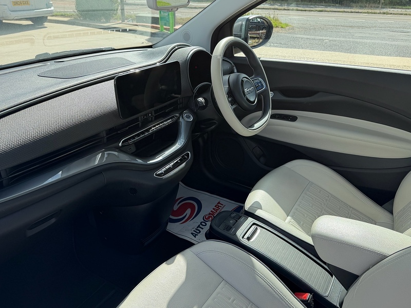 Fiat 500e 42kWh La Prima Hatchback 3dr Electric Auto (118 ps) - U10004528