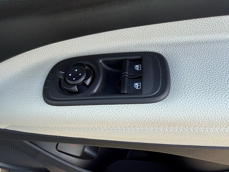 Fiat 500e 42kWh La Prima Hatchback 3dr Electric Auto (118 ps) - U10004528