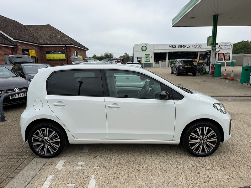 Volkswagen up! 1.0 Black Edition Hatchback 5dr Petrol Manual Euro 6 (s/s) (65 ps) - U10004533