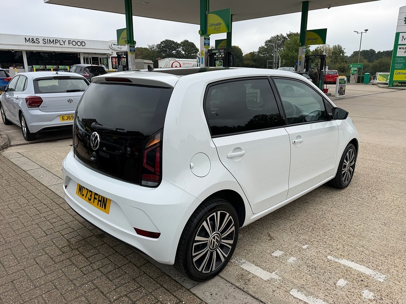 Volkswagen up! 1.0 Black Edition Hatchback 5dr Petrol Manual Euro 6 (s/s) (65 ps) - U10004533