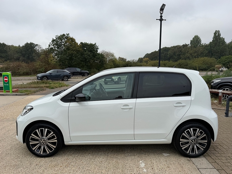 Volkswagen up! 1.0 Black Edition Hatchback 5dr Petrol Manual Euro 6 (s/s) (65 ps) - U10004533