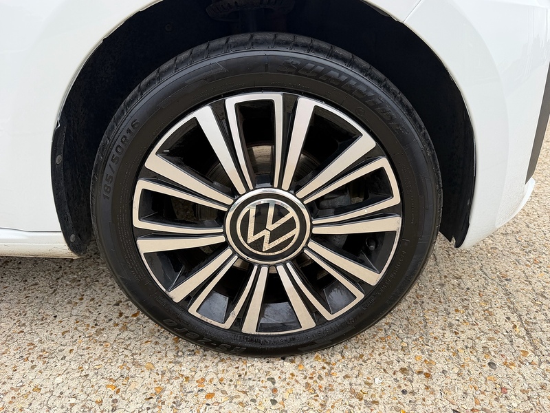 Volkswagen up! 1.0 Black Edition Hatchback 5dr Petrol Manual Euro 6 (s/s) (65 ps) - U10004533