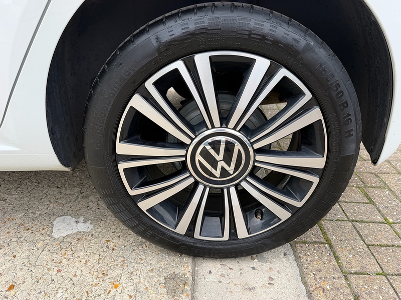 Volkswagen up! 1.0 Black Edition Hatchback 5dr Petrol Manual Euro 6 (s/s) (65 ps) - U10004533