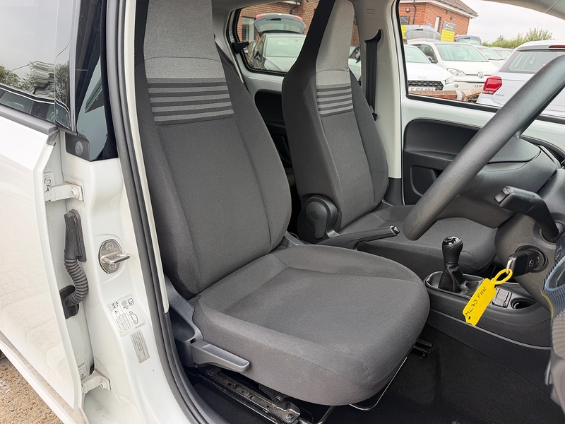 Volkswagen up! 1.0 Black Edition Hatchback 5dr Petrol Manual Euro 6 (s/s) (65 ps) - U10004533