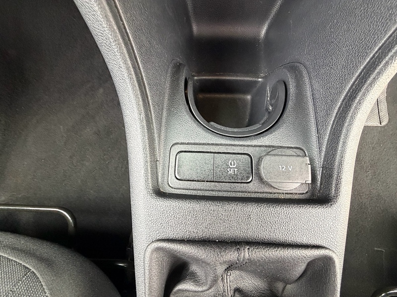 Volkswagen up! 1.0 Black Edition Hatchback 5dr Petrol Manual Euro 6 (s/s) (65 ps) - U10004533