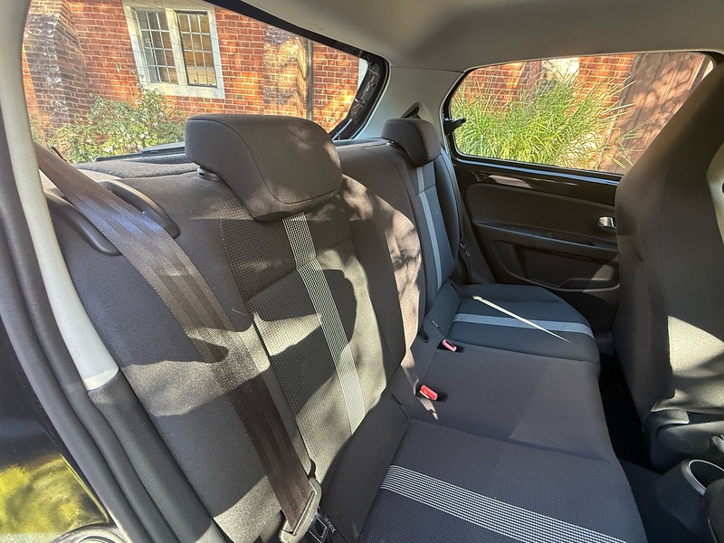 Volkswagen up! 1.0 High up! Hatchback 5dr Petrol Manual Euro 6 (s/s) (90 ps) - U10004535