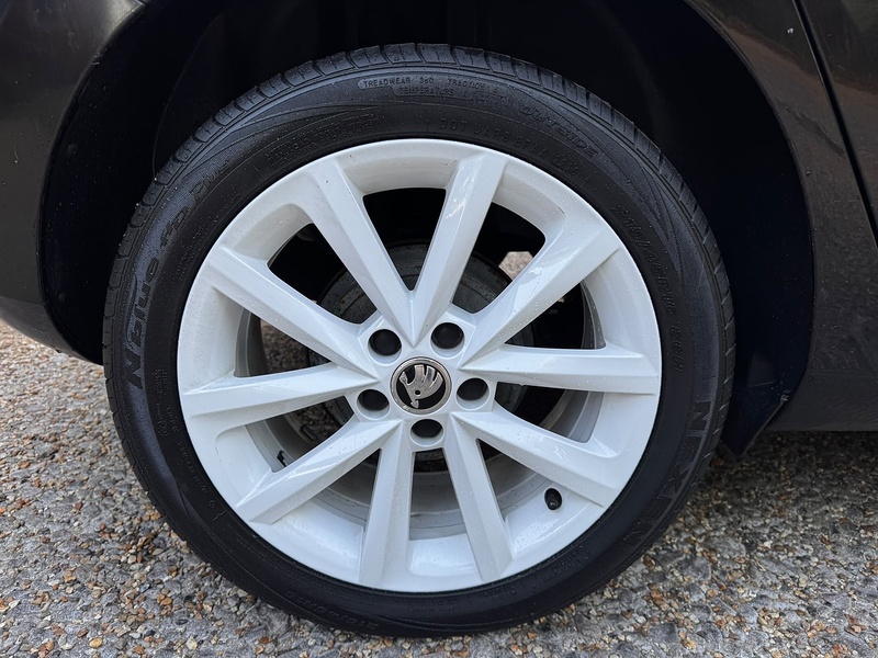 Skoda Fabia 1.0 TSI Colour Edition Hatchback 5dr Petrol Manual Euro 6 (s/s) (95 ps) - U10004536