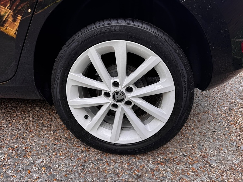 Skoda Fabia 1.0 TSI Colour Edition Hatchback 5dr Petrol Manual Euro 6 (s/s) (95 ps) - U10004536