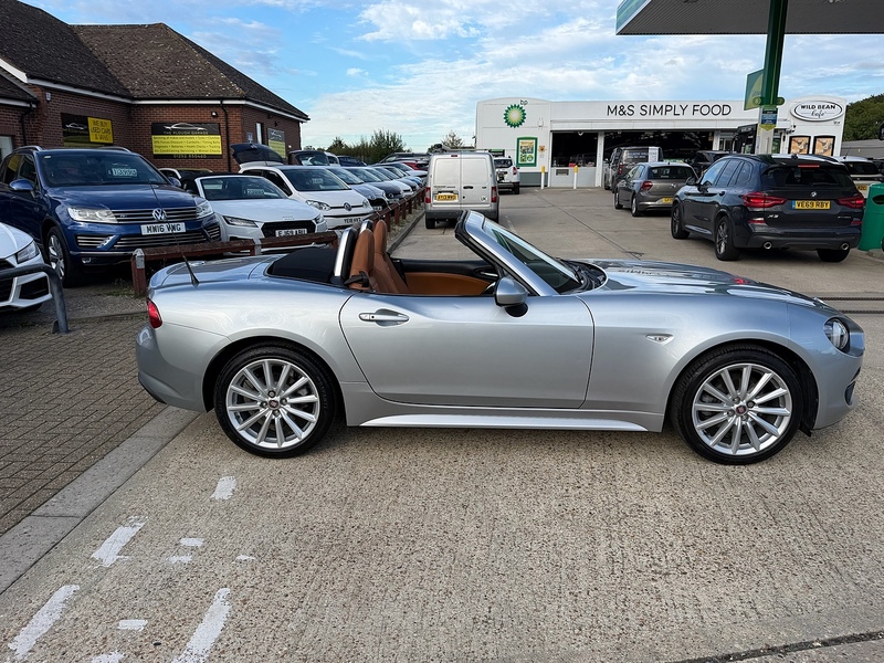 Fiat 124 Spider 1.4 MultiAir Lusso Convertible 2dr Petrol Euro 6 (140 ps) - U10004543
