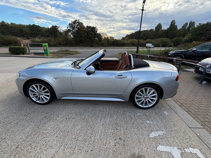 Fiat 124 Spider 1.4 MultiAir Lusso Convertible 2dr Petrol Euro 6 (140 ps) - U10004543