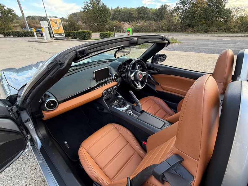 Fiat 124 Spider 1.4 MultiAir Lusso Convertible 2dr Petrol Euro 6 (140 ps) - U10004543