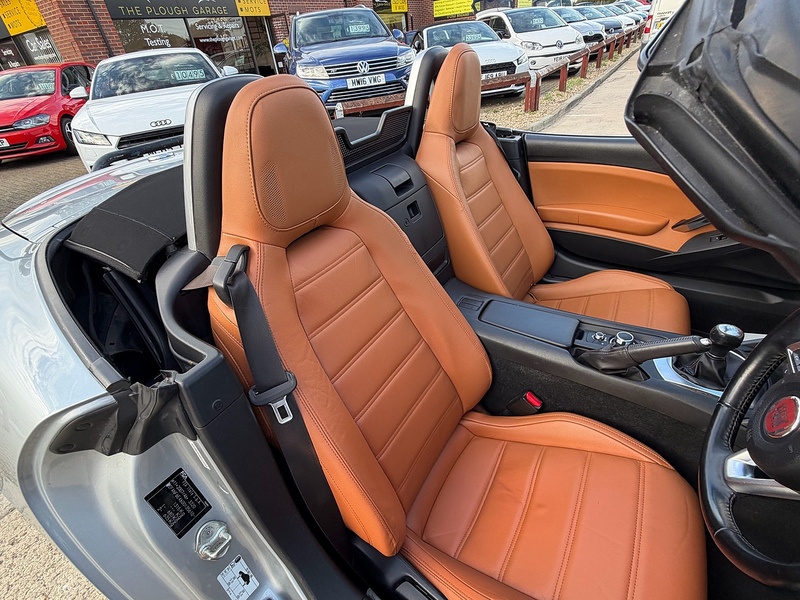 Fiat 124 Spider 1.4 MultiAir Lusso Convertible 2dr Petrol Euro 6 (140 ps) - U10004543
