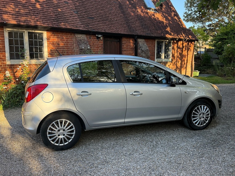 Vauxhall Corsa 1.2i ecoFLEX 16V Design Hatchback 5dr Petrol Manual Euro 5 (s/s) (A/C) (85 ps) - U10004554