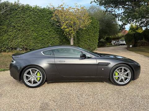 Aston Martin Vantage 4.3 V8 Coupe 2dr Petrol Manual Euro 4 (380 bhp) - U10004556