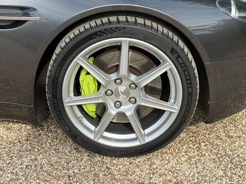 Aston Martin Vantage 4.3 V8 Coupe 2dr Petrol Manual Euro 4 (380 bhp) - U10004556