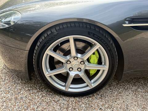 Aston Martin Vantage 4.3 V8 Coupe 2dr Petrol Manual Euro 4 (380 bhp) - U10004556