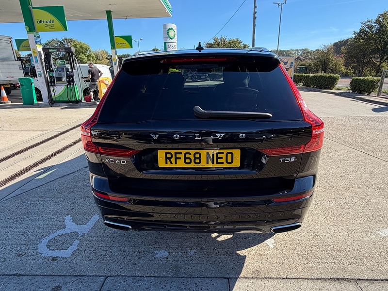 Volvo XC60 T5 R-Design Pro - U10004568