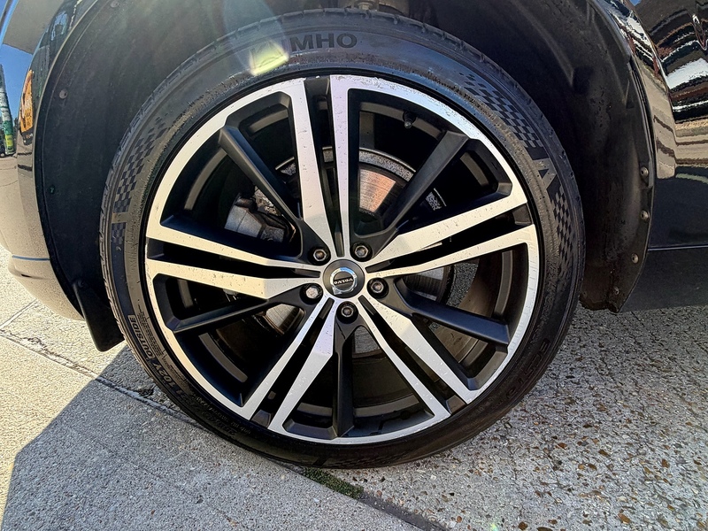 Volvo XC60 T5 R-Design Pro - U10004568