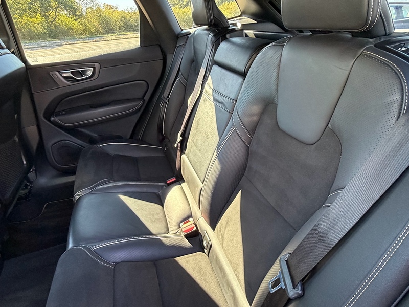 Volvo XC60 T5 R-Design Pro - U10004568
