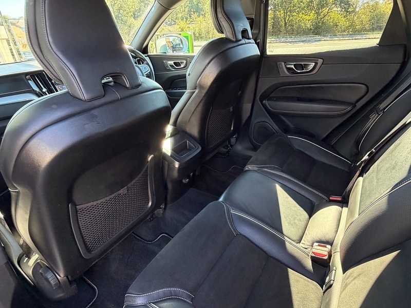 Volvo XC60 T5 R-Design Pro - U10004568