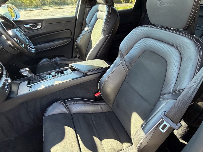 Volvo XC60 T5 R-Design Pro - U10004568