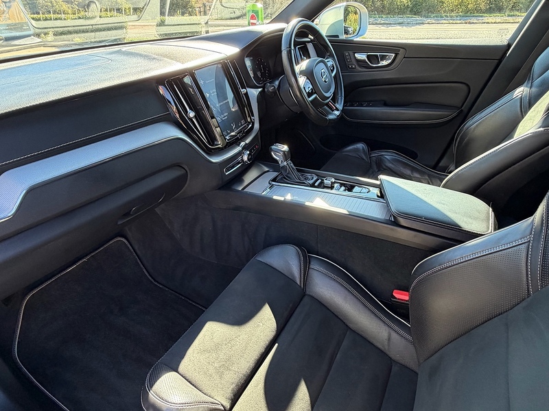 Volvo XC60 T5 R-Design Pro - U10004568