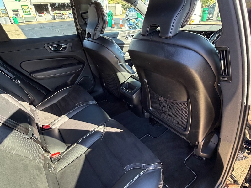 Volvo XC60 T5 R-Design Pro - U10004568