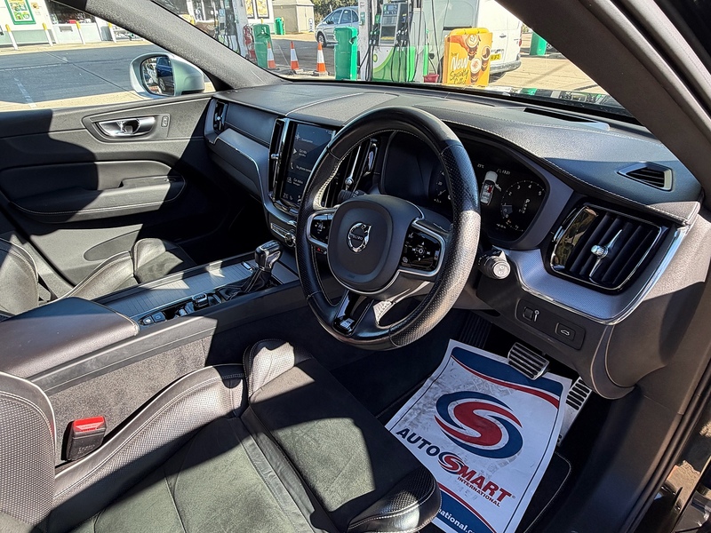 Volvo XC60 T5 R-Design Pro - U10004568