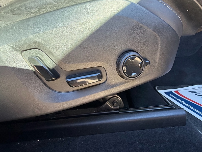 Volvo XC60 T5 R-Design Pro - U10004568