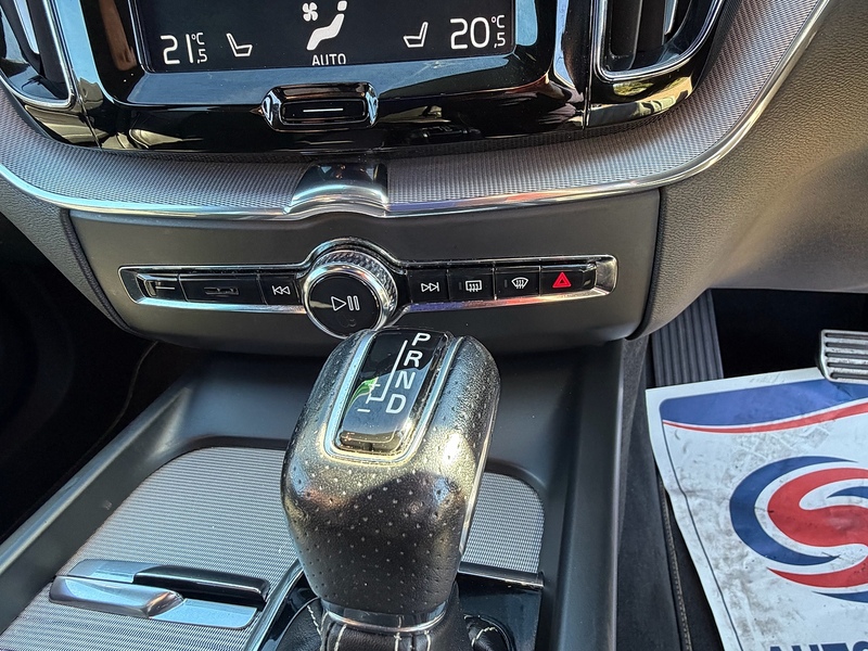 Volvo XC60 T5 R-Design Pro - U10004568