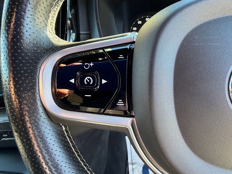 Volvo XC60 T5 R-Design Pro - U10004568